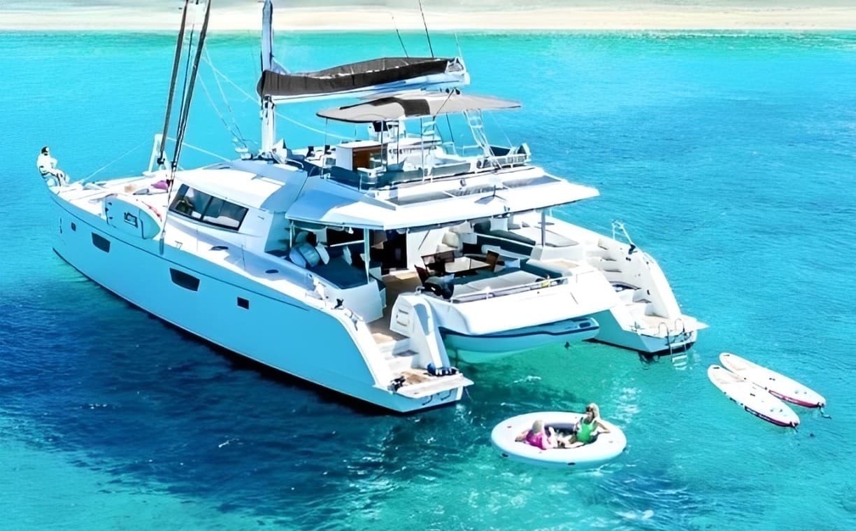70 Fountaine Pajot II